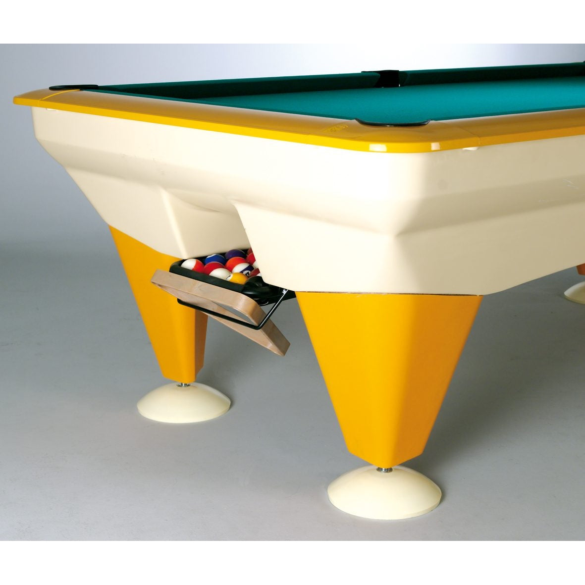 Tempo Garden Outdoor Pool Table